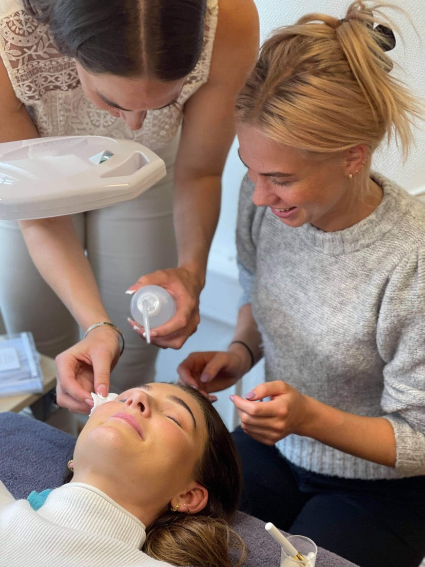 Fullstendig vippe- og brynsstylist kurs